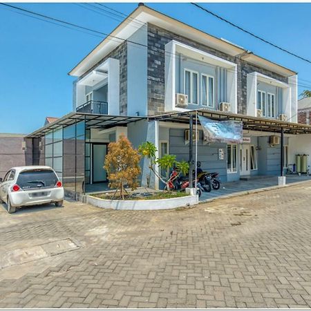 Готель Reddoorz @ Bypass Juanda Airport Сідоарджо Екстер'єр фото